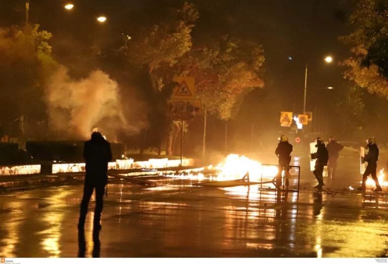 ΝΔ: Οι αστυνομικοί δέχονται δολοφονικές επιθέσεις και ο Τόσκας τα βρίσκει όλα καλά